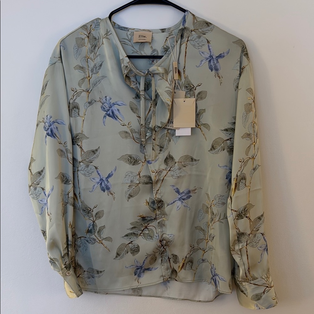Tahari blouse NWT